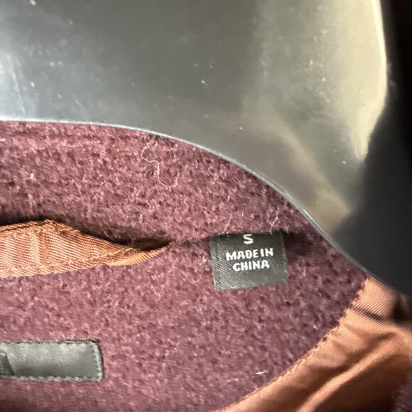 Uniqlo Wool Blend Pea / Duffle Coat Men’s Small Burgundy Toggle‎ Buttons Preppy - Picture 3 of 11
